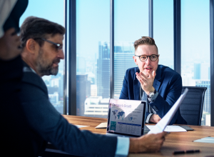 صورة مكتب المدير في شركة تميمة الرقمية